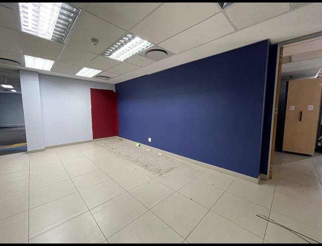 3,400M² OFFICE TO LET IN PARKTOWN